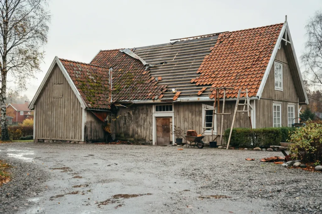 takl ggning takrenovering eller takbyte s vet du vad ditt hus verkligen beh ver